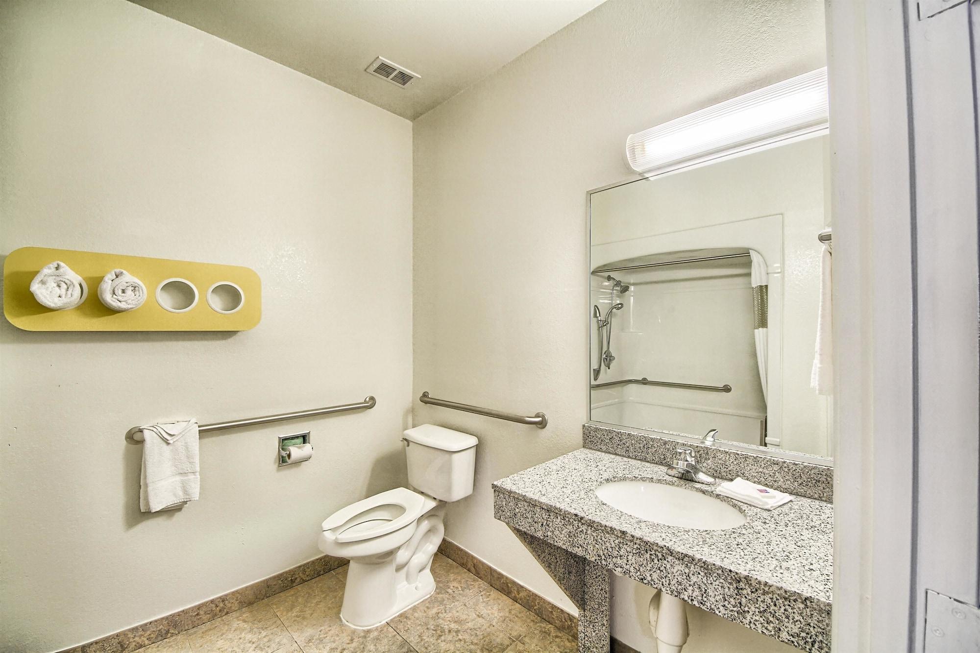 6-mission, Tx Hotel Mission
