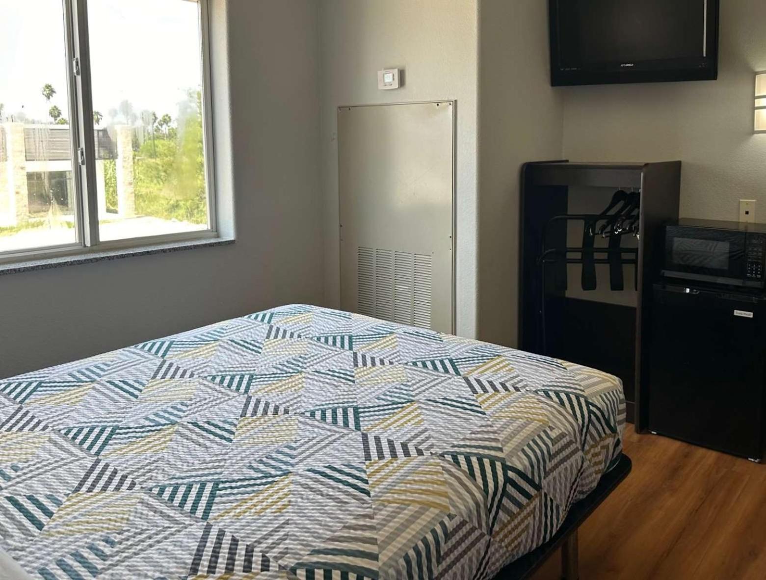 Hotel 6-mission, Tx 4*