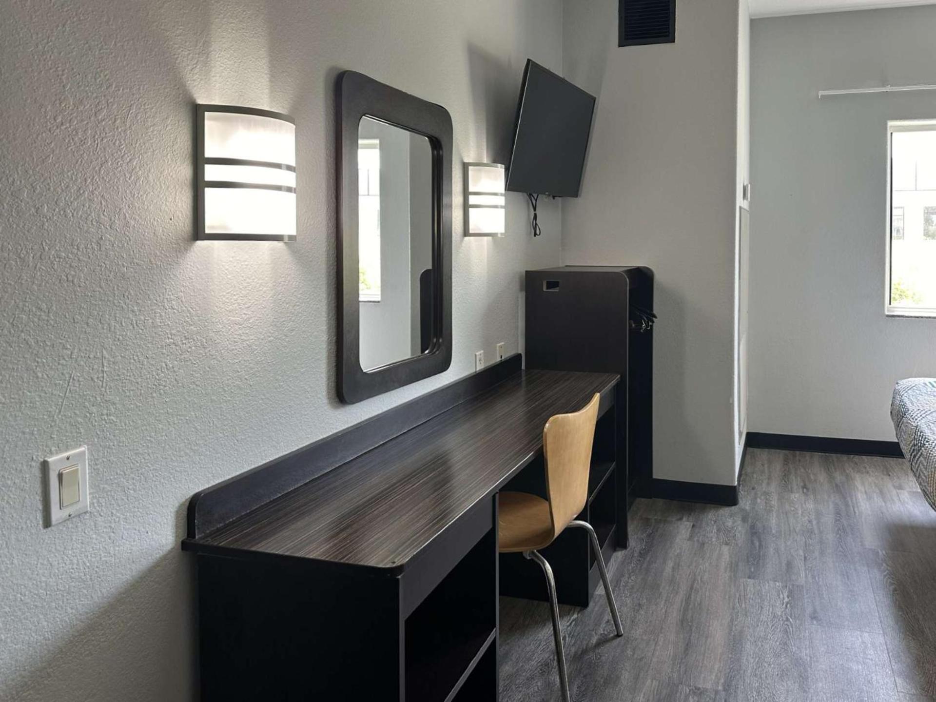 6-mission, Tx Hotel 2*