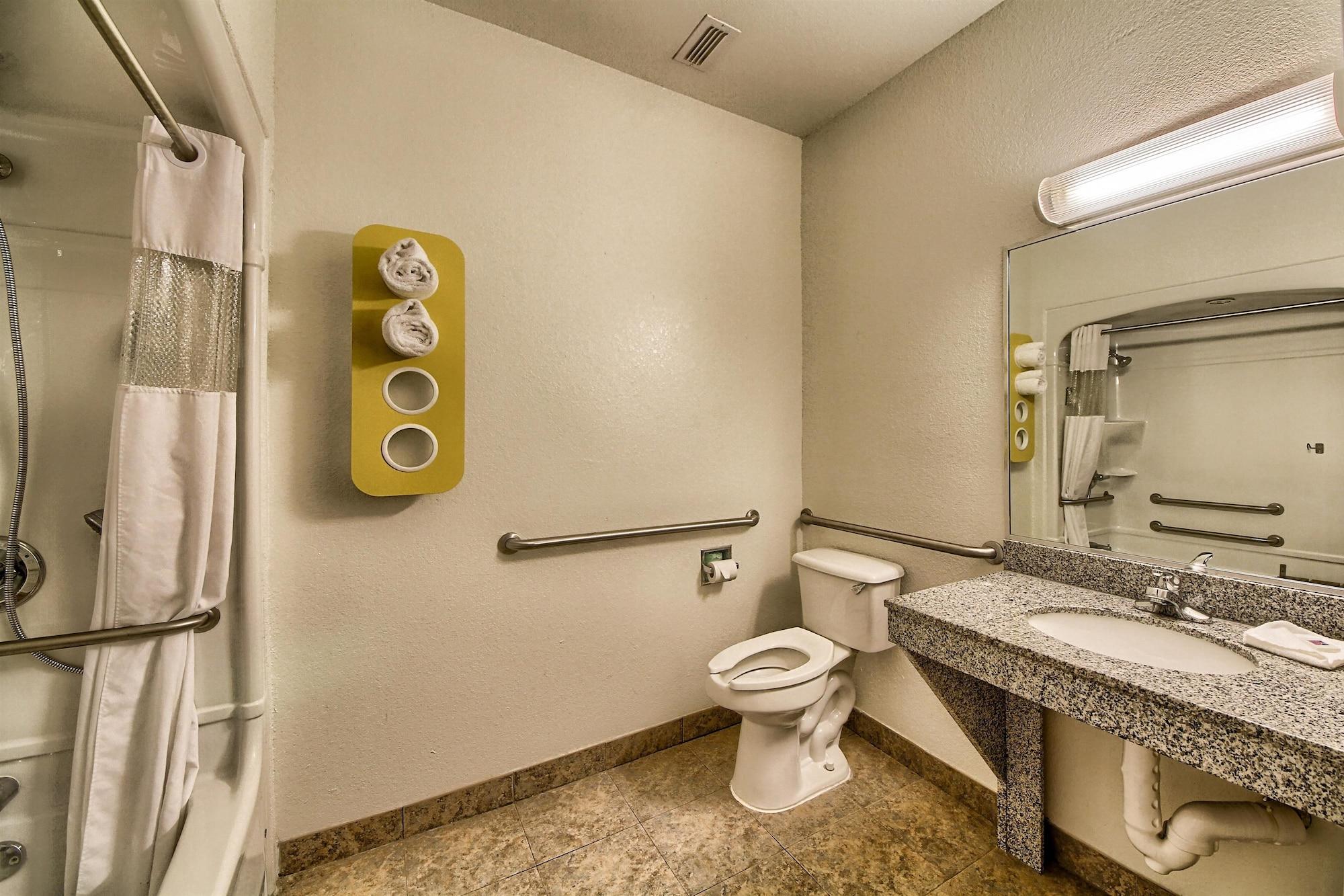 6-mission, Tx Hotel 2*