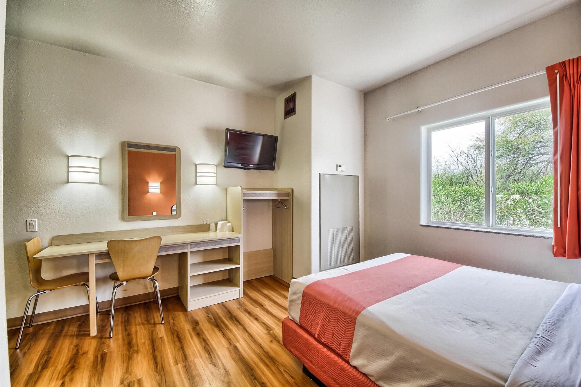 6-mission, Tx Hotel 2*