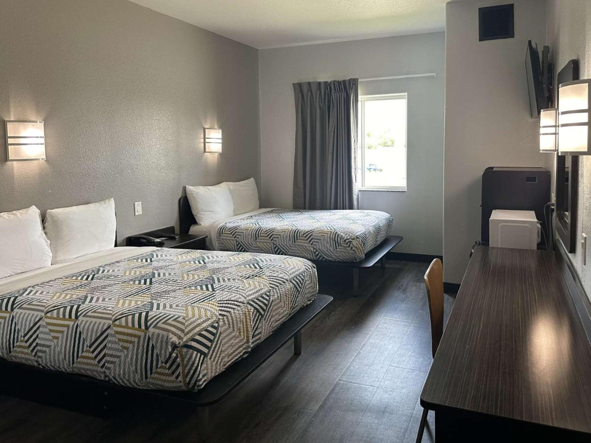 Hotel 6-mission, Tx