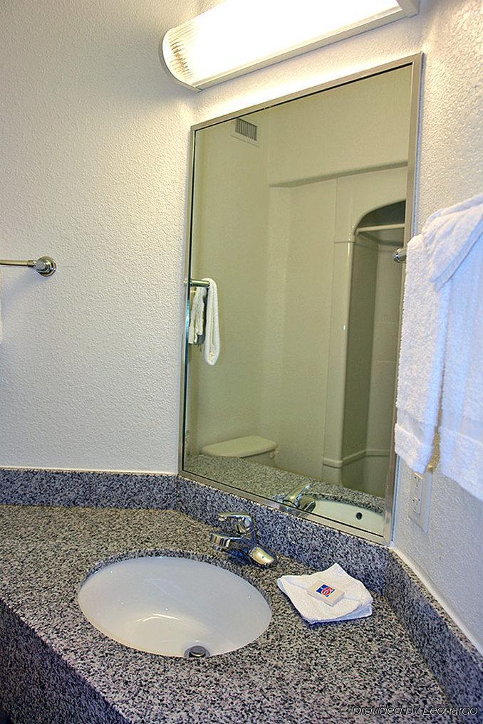 Hotel 6-mission, Tx