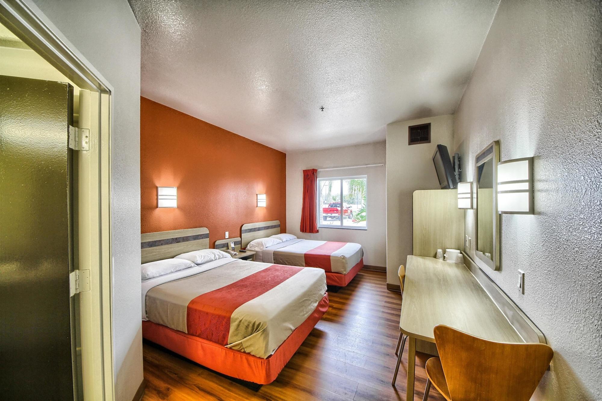 Hotel 6-mission, Tx