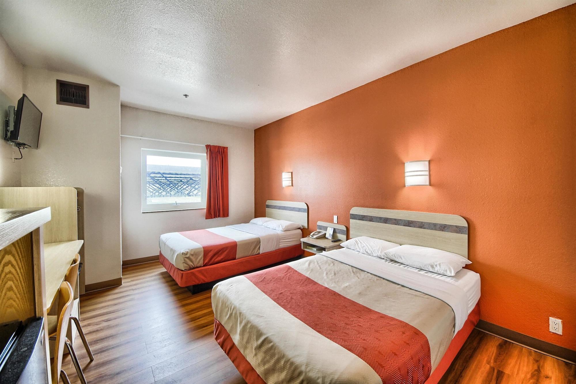 Hotel 6-mission, Tx