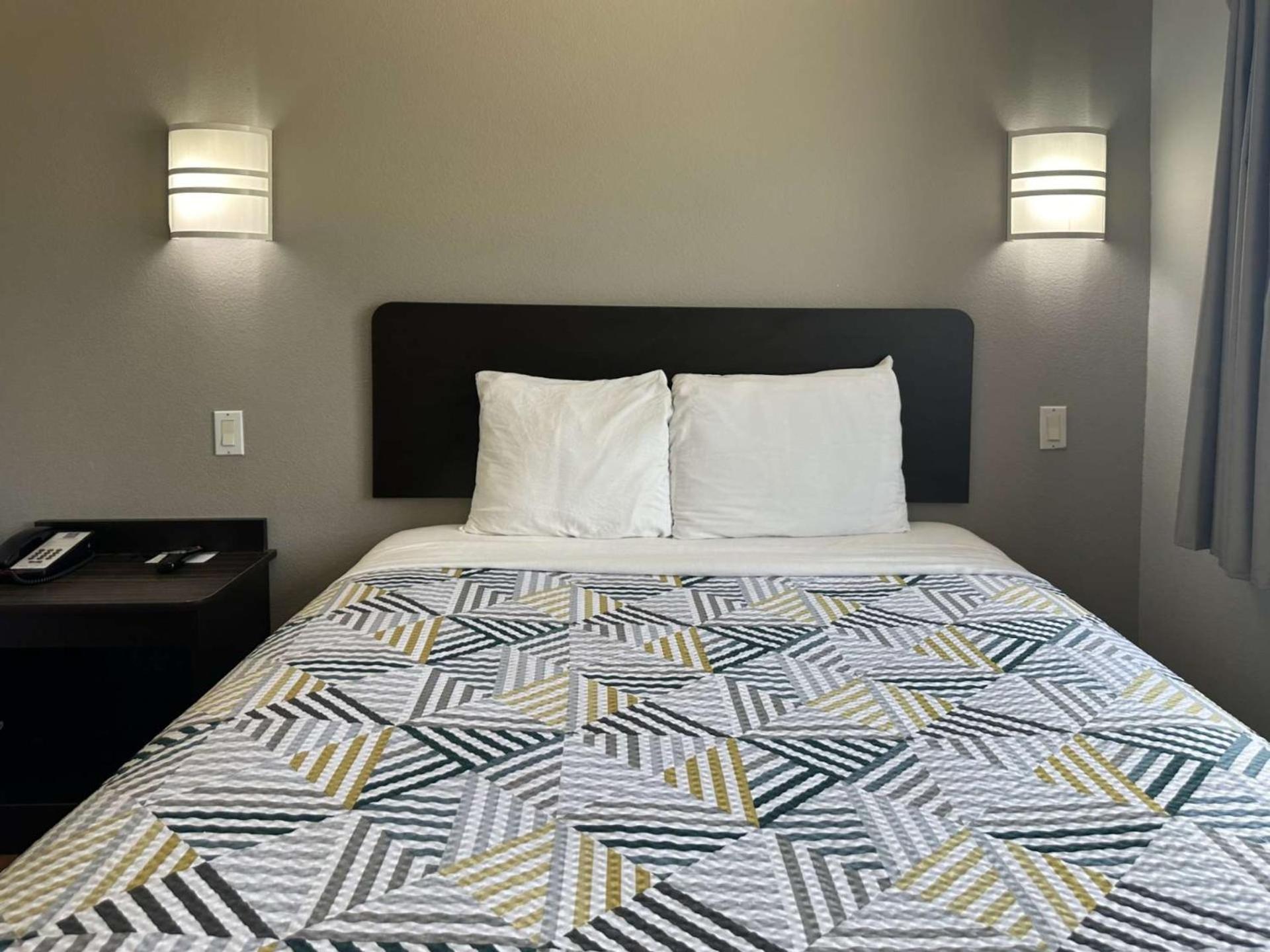 Hotel 6-mission, Tx
