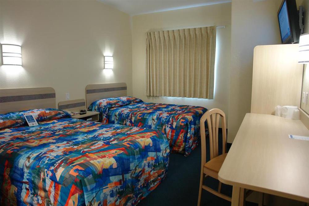 6-mission, Tx Hotel